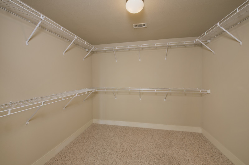 2B-closet-800x532.jpg