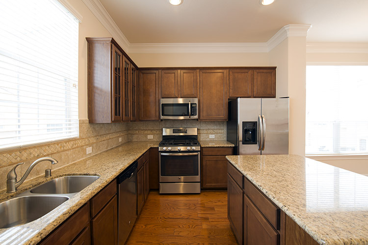 Contemporary Home Near The Texas Medical Center - Kitchen